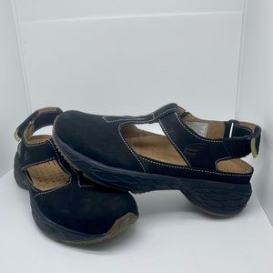 NWT Spira T-Strap Closed Toe Black Platform Sandals
